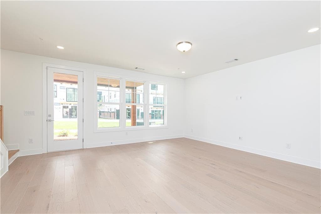 3 bedroom, 5 bathroom, 3,700 sq ft townhouse for sale at 2054 LANIER Grove, Alpharetta, GA 30009 — photo 5