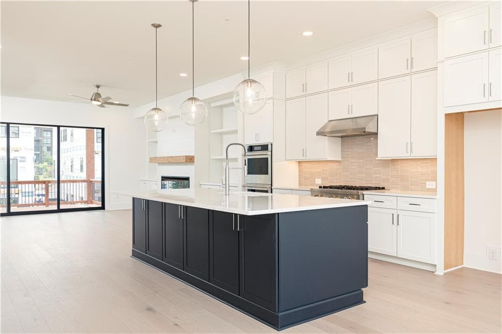 3 bedroom, 5 bathroom, 3,700 sq ft townhouse for sale at 2054 LANIER Grove, Alpharetta, GA 30009 — photo 7