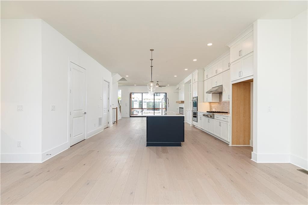 3 bedroom, 5 bathroom, 3,700 sq ft townhouse for sale at 2054 LANIER Grove, Alpharetta, GA 30009 — photo 9