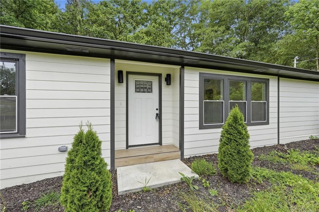 3 bedroom, 2 bathroom, 1,400 sq ft single family residence for sale at 12778 Cumming Highway, Canton, GA 30115