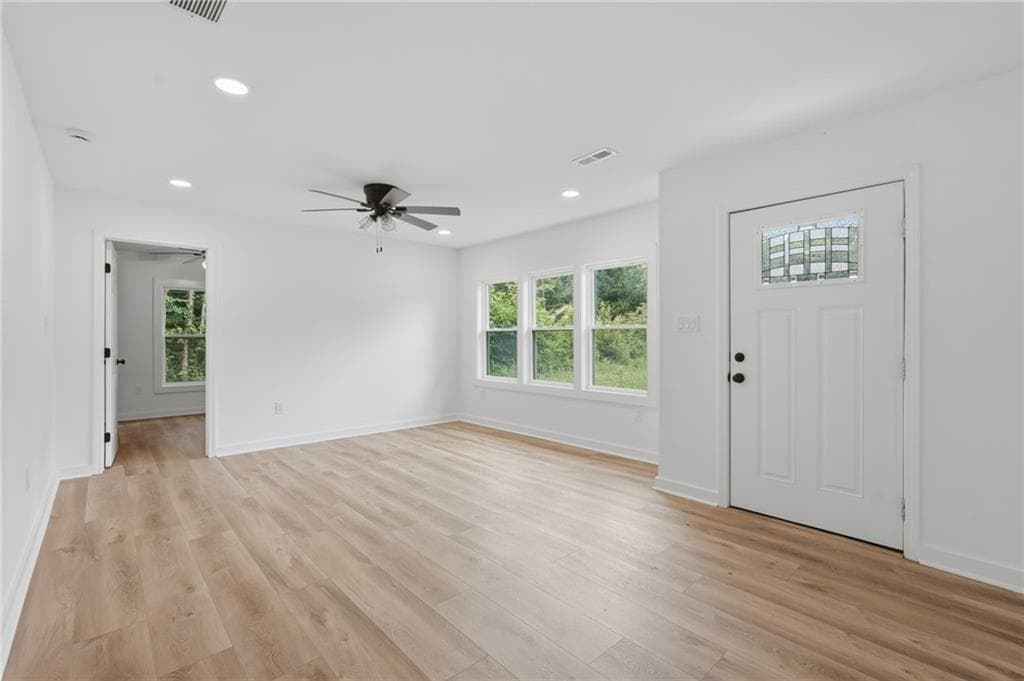 3 bedroom, 2 bathroom, 1,400 sq ft single family residence for sale at 12778 Cumming Highway, Canton, GA 30115 — photo 9