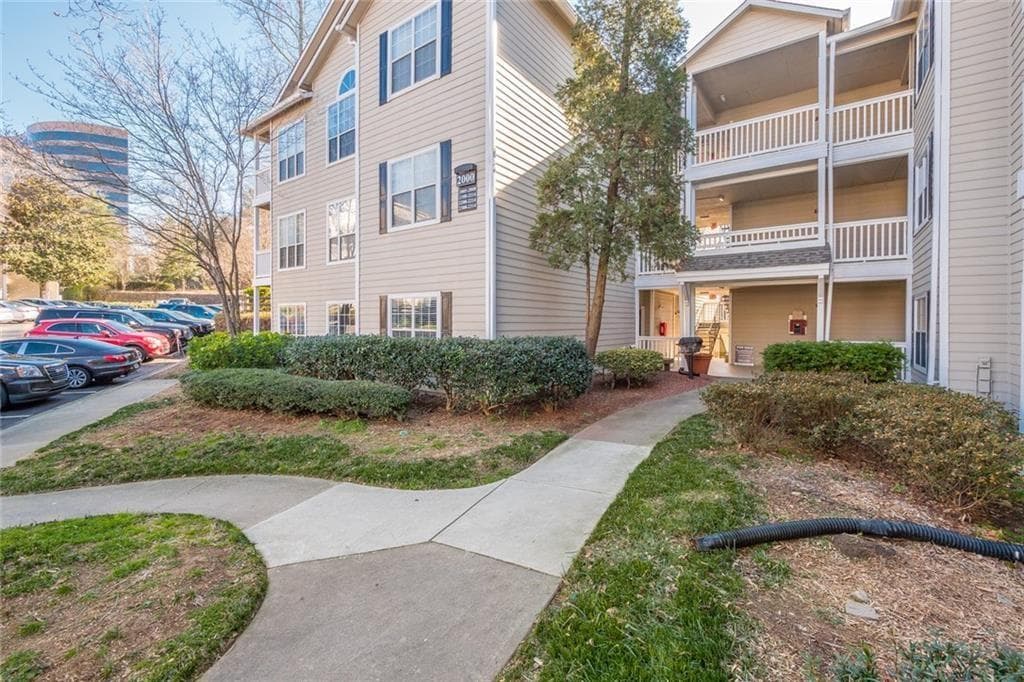 2 bedroom, 2 bathroom, 1,375 sq ft condominium sold at 1250 Parkwood Circle 2113, Atlanta, GA 30339