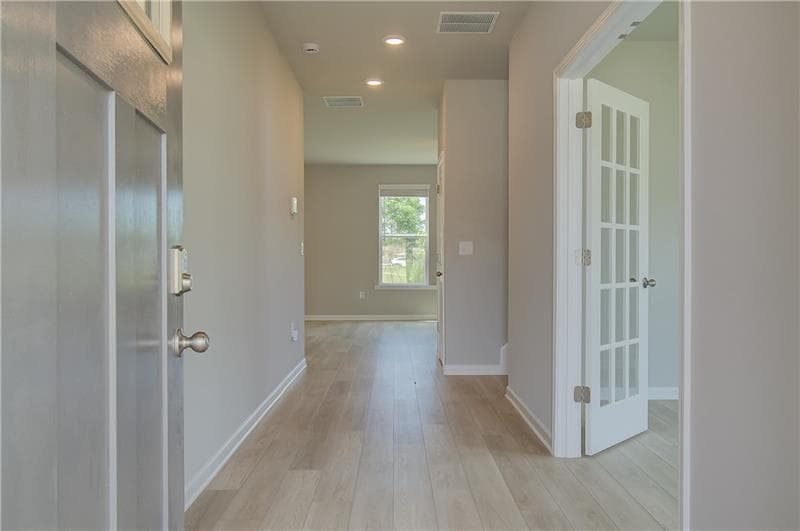 4 bedroom, 3 bathroom, 2,916 sq ft single family residence for sale at 282 Arnewood Circle, Mcdonough, GA 30253 — photo 2