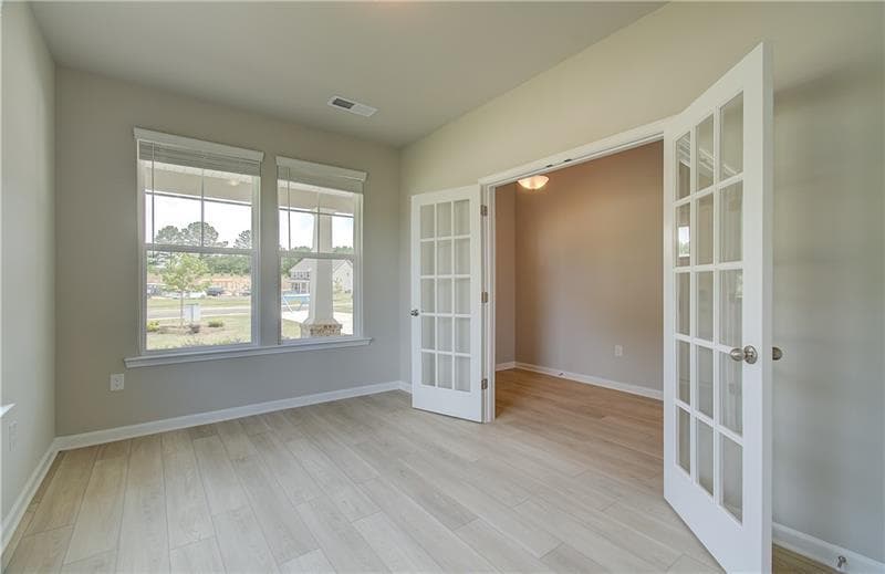 4 bedroom, 3 bathroom, 2,916 sq ft single family residence for sale at 282 Arnewood Circle, Mcdonough, GA 30253 — photo 4