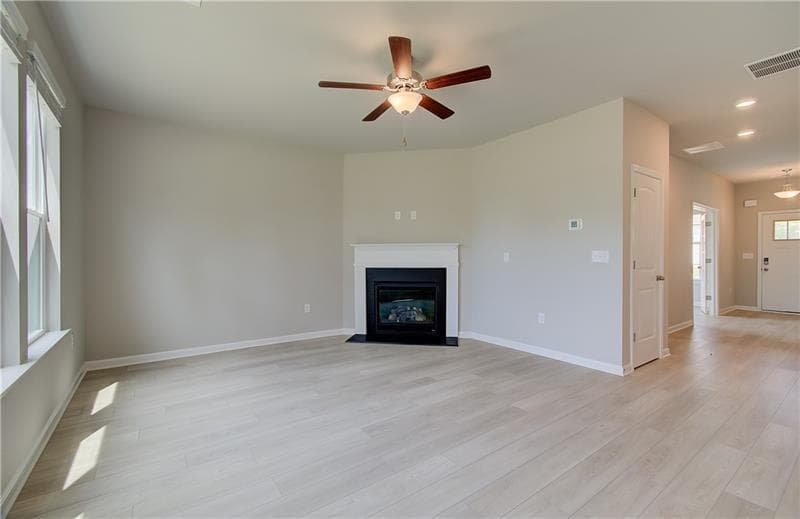 4 bedroom, 3 bathroom, 2,916 sq ft single family residence for sale at 282 Arnewood Circle, Mcdonough, GA 30253 — photo 6