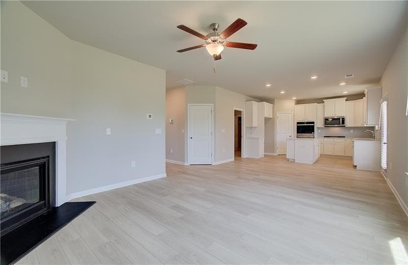 4 bedroom, 3 bathroom, 2,916 sq ft single family residence for sale at 282 Arnewood Circle, Mcdonough, GA 30253 — photo 8