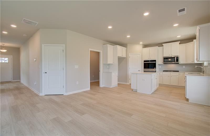 4 bedroom, 3 bathroom, 2,916 sq ft single family residence for sale at 282 Arnewood Circle, Mcdonough, GA 30253 — photo 9