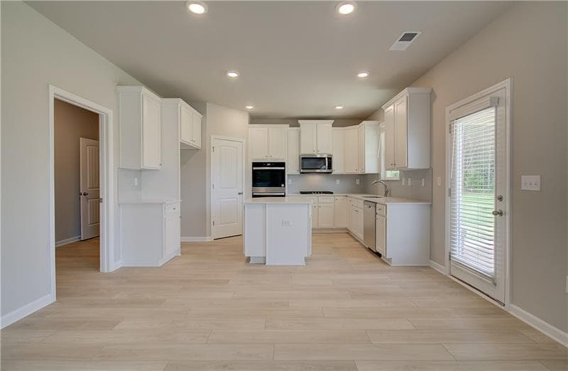 4 bedroom, 3 bathroom, 2,916 sq ft single family residence for sale at 282 Arnewood Circle, Mcdonough, GA 30253 — photo 10
