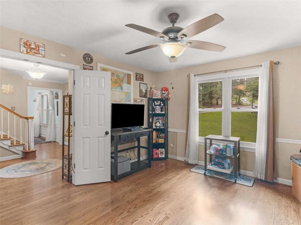 6 bedroom, 3 bathroom, 2,710 sq ft single family residence under contract at 1310 Vineyard Drive, Conyers, GA 30013 — photo 5