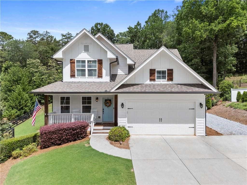 4 bedroom, 3 bathroom, 1,800 sq ft single family residence sold at 3513 Phoenix Cove Drive, Gainesville, GA 30506