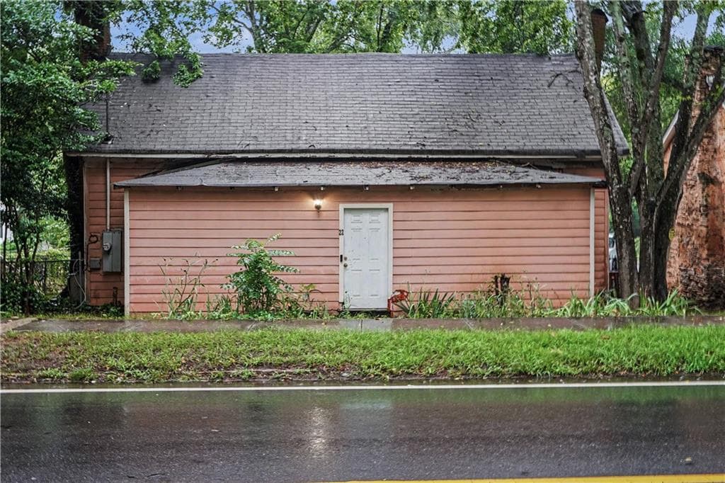 2 bedroom, 2 bathroom, 1,176 sq ft single family residence for sale at 22 S Broad Street, Porterdale, GA 30014