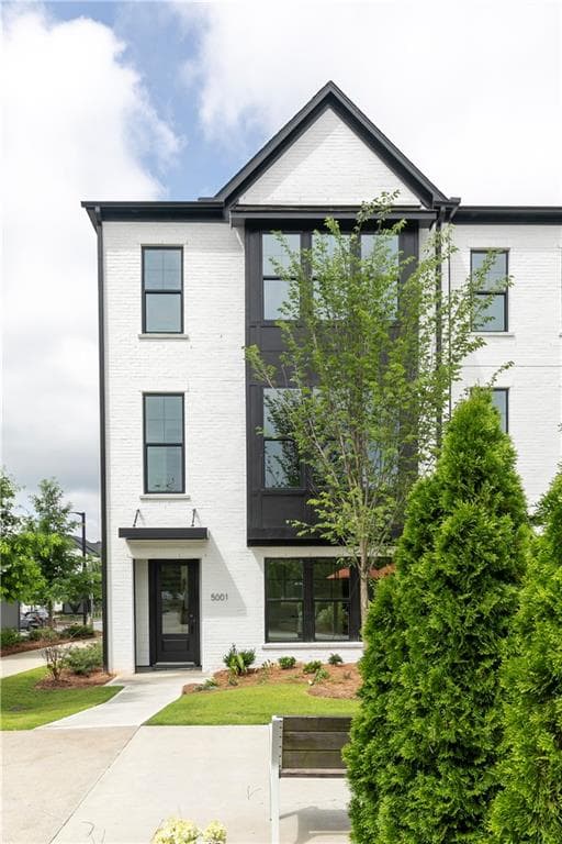 3 bedroom, 4 bathroom, 2,700 sq ft townhouse for sale at 5001 Hartwell Place, Alpharetta, GA 30009