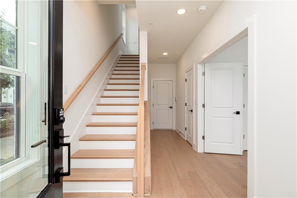 3 bedroom, 4 bathroom, 2,700 sq ft townhouse for sale at 5001 Hartwell Place, Alpharetta, GA 30009 — photo 3