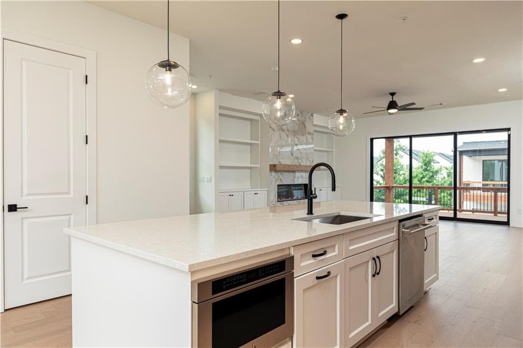 3 bedroom, 4 bathroom, 2,700 sq ft townhouse for sale at 5001 Hartwell Place, Alpharetta, GA 30009 — photo 7