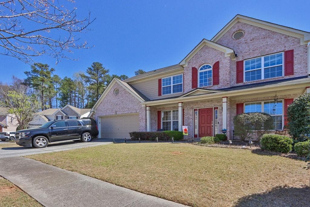 5 bedroom, 3 bathroom, 2,907 sq ft single family residence for sale at 2337 Longmont Drive, Lawrenceville, GA 30044 — photo 2
