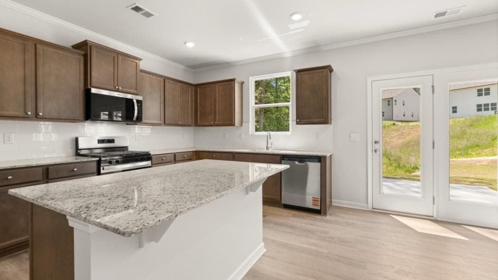 4 bedroom, 3 bathroom, 2,804 sq ft single family residence for sale at 119 Crooked Lake Park, Villa Rica, GA 30180 — photo 9
