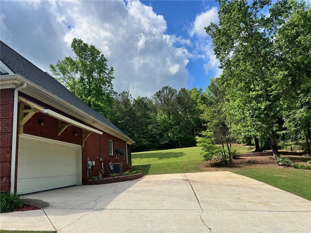 4 bedroom, 3 bathroom, 2,985 sq ft single family residence for rent at 194 Sweetwater Ridge, Hoschton, GA 30548 for $2,850 a month — photo 4