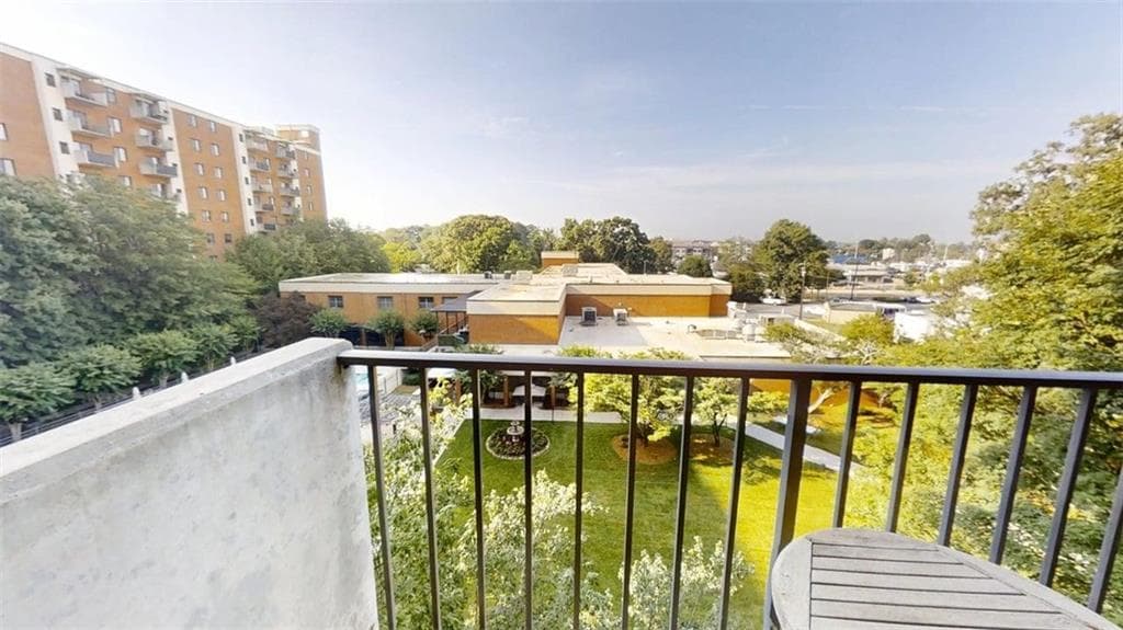 2 bedroom, 2 bathroom, 1,070 sq ft condominium for sale at 300 Johnson Ferry Road B506, Sandy Springs, GA 30328