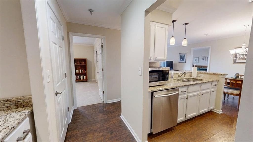 2 bedroom, 2 bathroom, 1,070 sq ft condominium for sale at 300 Johnson Ferry Road B506, Sandy Springs, GA 30328 — photo 7
