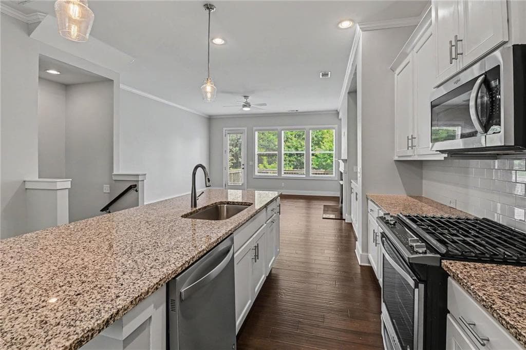 3 bedroom, 4 bathroom, 2,153 sq ft townhouse under contract at 2178 Colvin Court, Atlanta, GA 30318 — photo 7