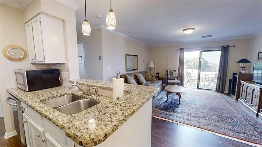 2 bedroom, 2 bathroom, 1,070 sq ft condominium for sale at 300 Johnson Ferry Road B506, Sandy Springs, GA 30328 — photo 9