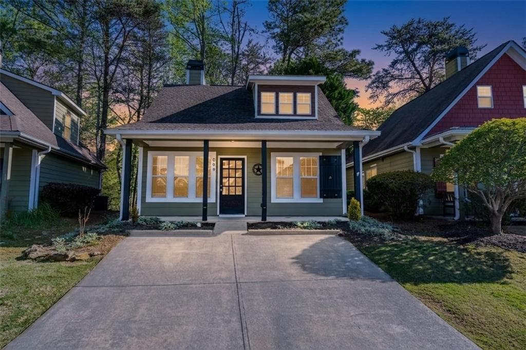 3 bedroom, 1 bathroom, 1,052 sq ft single family residence for sale at 204 Lakeside Drive, Waleska, GA 30183