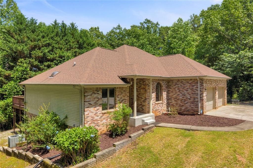 3 bedroom, 3 bathroom, 3,354 sq ft single family residence for sale at 160 Quail Ridge Drive, Cleveland, GA 30528 — photo 2