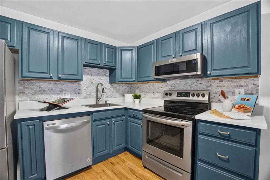 2 bedroom, 1 bathroom, 700 sq ft condominium for sale at 890 Glendale Terrace 1, Atlanta, GA 30309 — photo 3