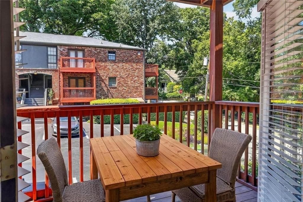 2 bedroom, 1 bathroom, 700 sq ft condominium for sale at 890 Glendale Terrace 1, Atlanta, GA 30309 — photo 5