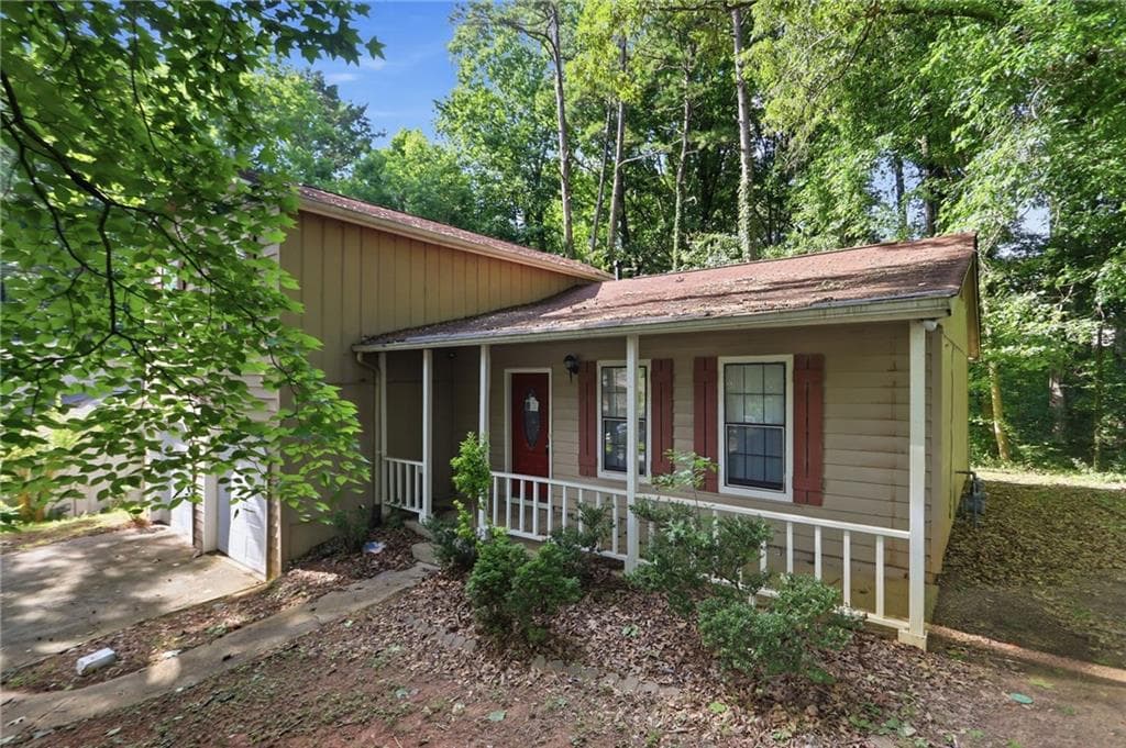 3 bedroom, 2 bathroom, 1,443 sq ft single family residence under contract at 5389 Martins Crossing Road, Stone Mountain, GA 30088 — photo 5