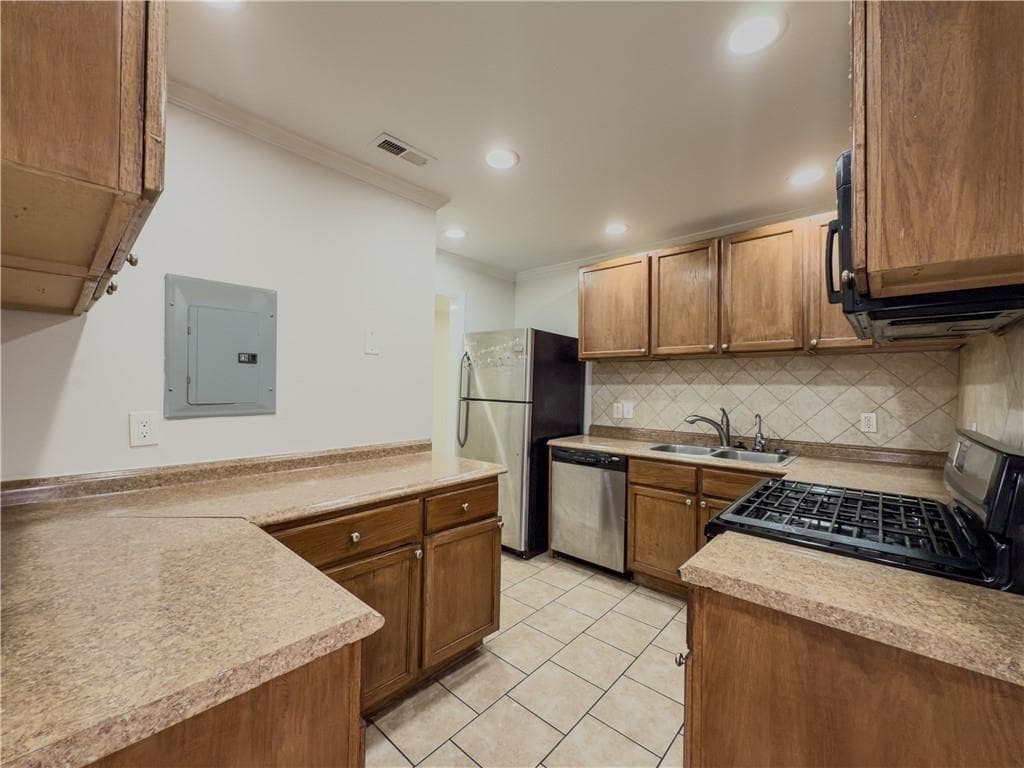 2 bedroom, 2 bathroom, 1,230 sq ft condominium for sale at 3301 Henderson Mill Road D3, Atlanta, GA 30341 — photo 7