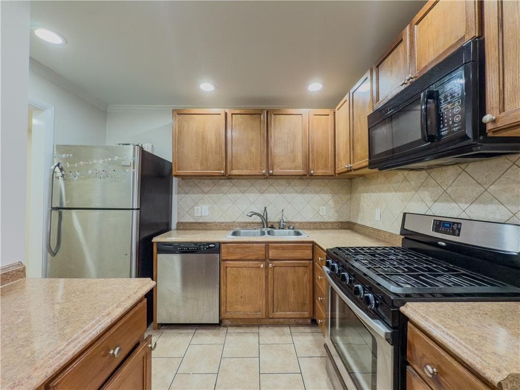 2 bedroom, 2 bathroom, 1,230 sq ft condominium for sale at 3301 Henderson Mill Road D3, Atlanta, GA 30341 — photo 8