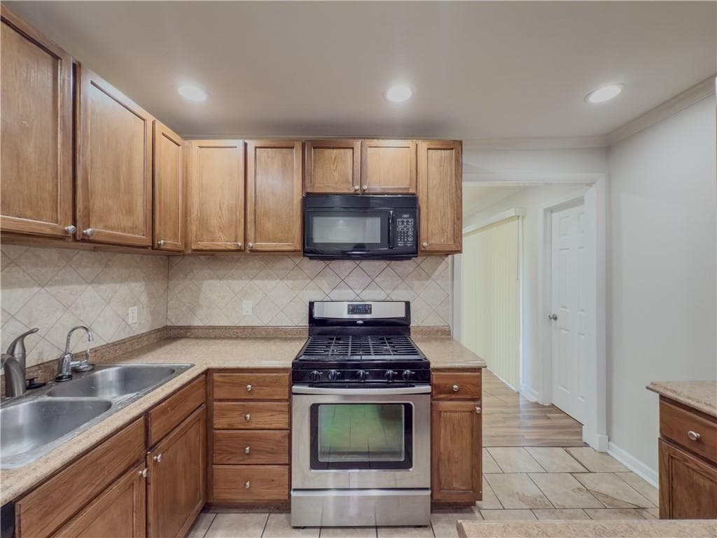 2 bedroom, 2 bathroom, 1,230 sq ft condominium for sale at 3301 Henderson Mill Road D3, Atlanta, GA 30341 — photo 9
