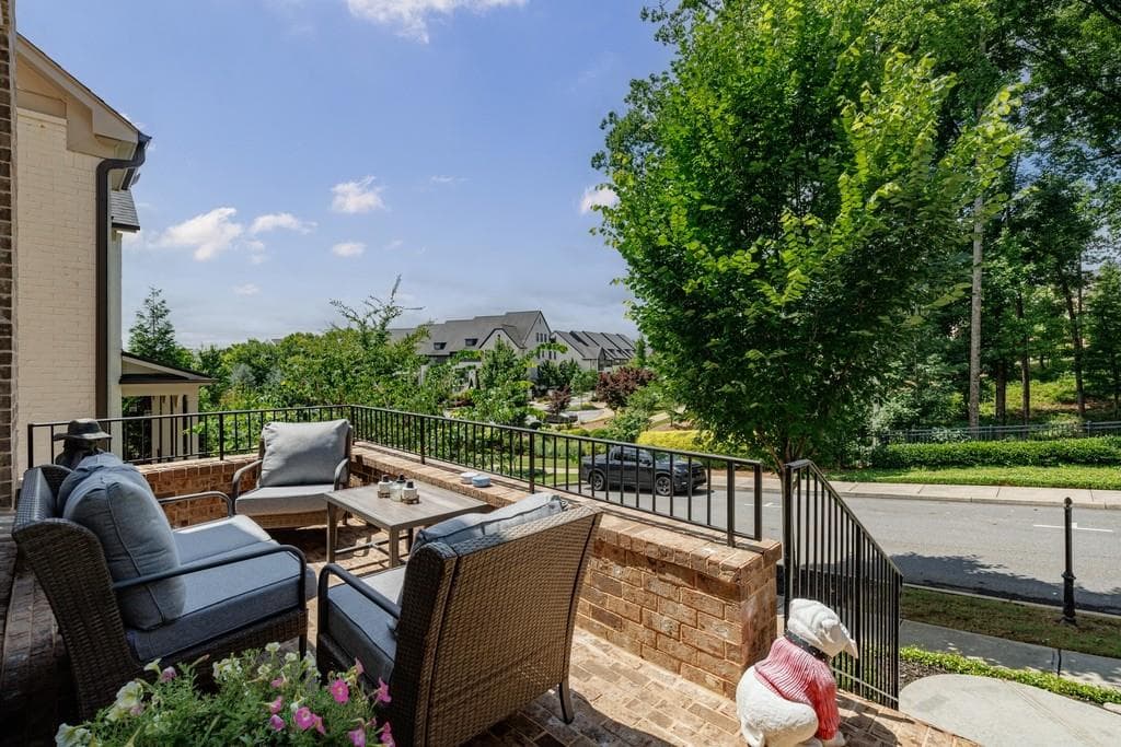 5 bedroom, 5 bathroom, 5,175 sq ft single family residence for sale at 320 Harp Street, Alpharetta, GA 30009 — photo 5