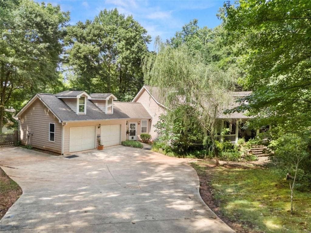 5 bedroom, 4 bathroom, 5,232 sq ft single family residence under contract at 45 River Chase, Hoschton, GA 30548 — photo 2