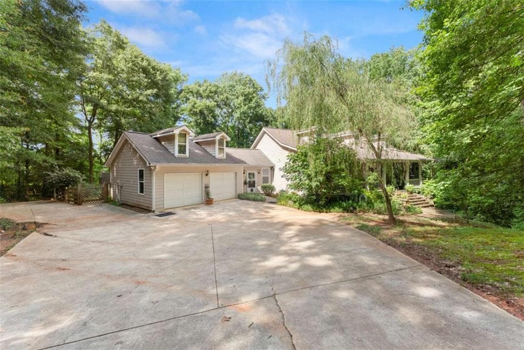 5 bedroom, 4 bathroom, 5,232 sq ft single family residence under contract at 45 River Chase, Hoschton, GA 30548 — photo 3