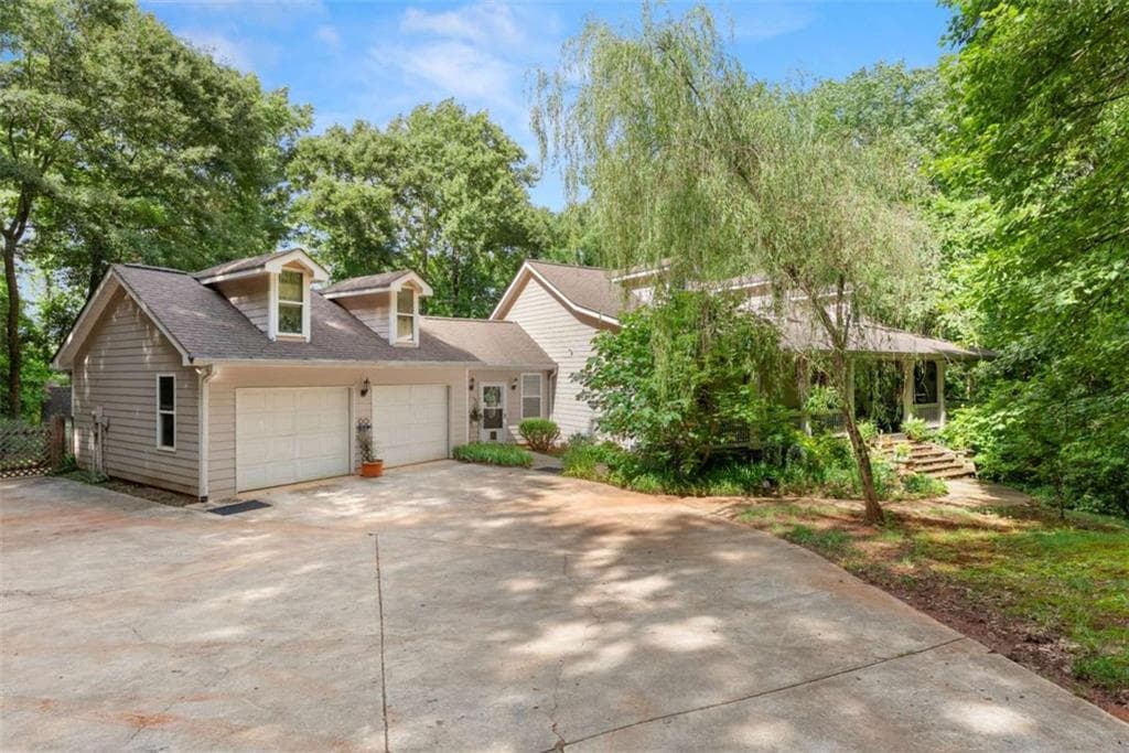 5 bedroom, 4 bathroom, 5,232 sq ft single family residence under contract at 45 River Chase, Hoschton, GA 30548 — photo 4