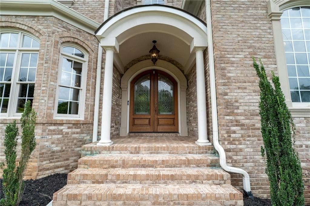 7 bedroom, 8 bathroom, 9,184 sq ft single family residence under contract at 207 Gold Leaf Lane, Canton, GA 30114 — photo 4