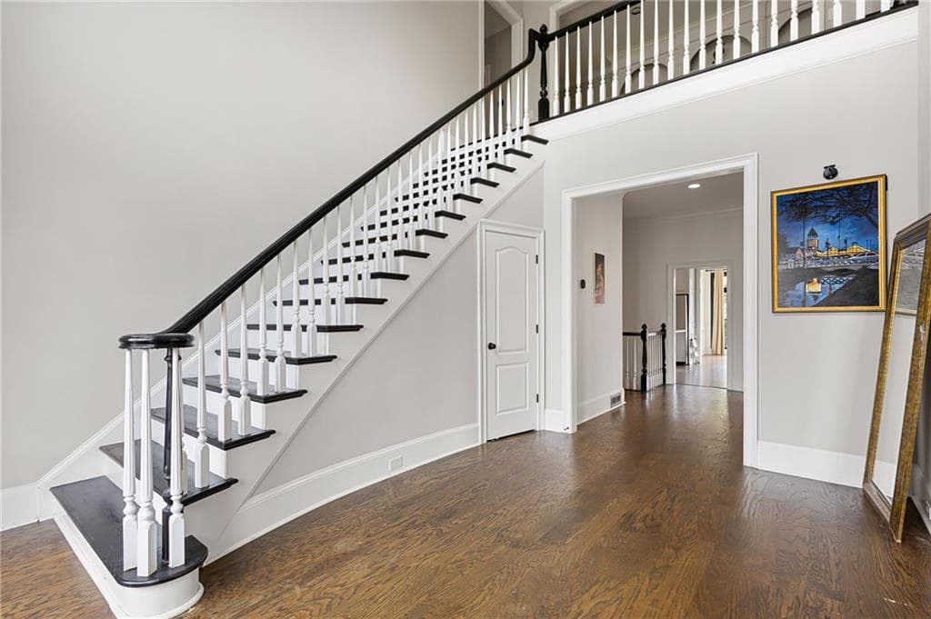 4 bedroom, 5 bathroom, 5,965 sq ft single family residence for sale at 4479 Chattahoochee Plantation Drive, Marietta, GA 30067 — photo 4