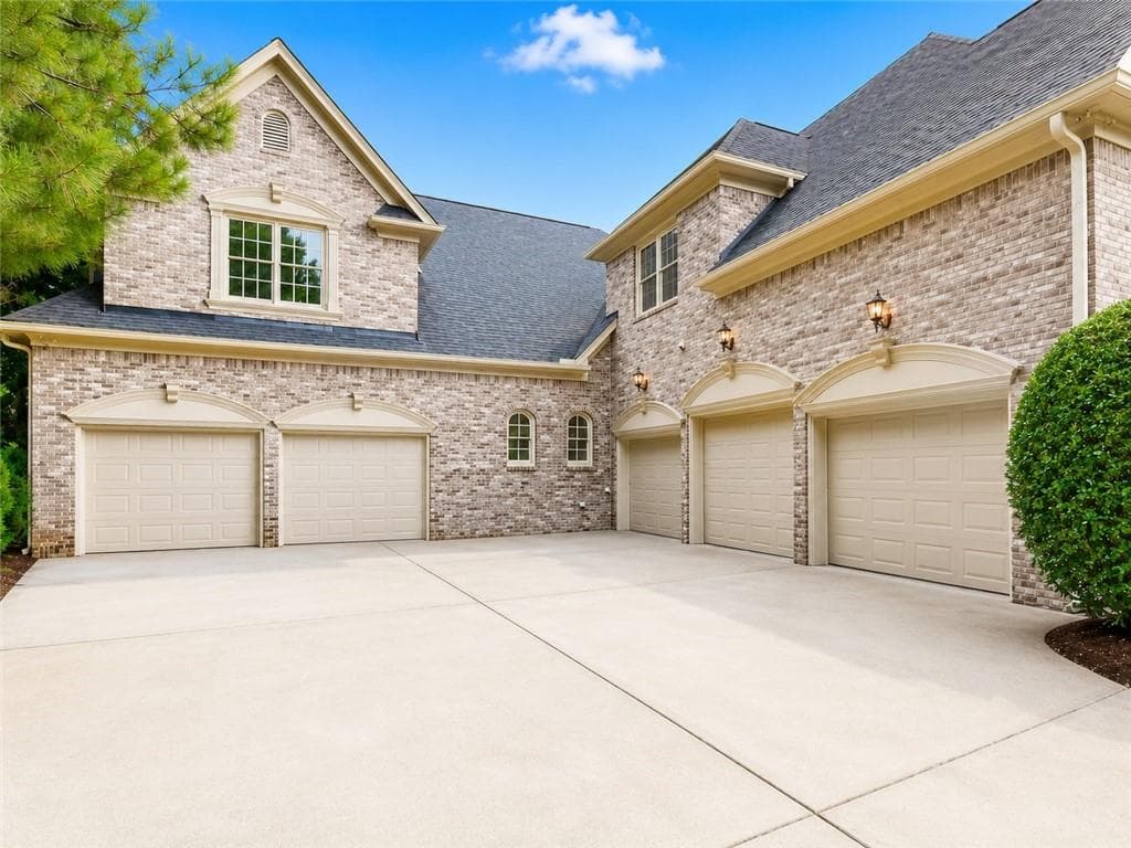 7 bedroom, 8 bathroom, 9,184 sq ft single family residence under contract at 207 Gold Leaf Lane, Canton, GA 30114 — photo 2