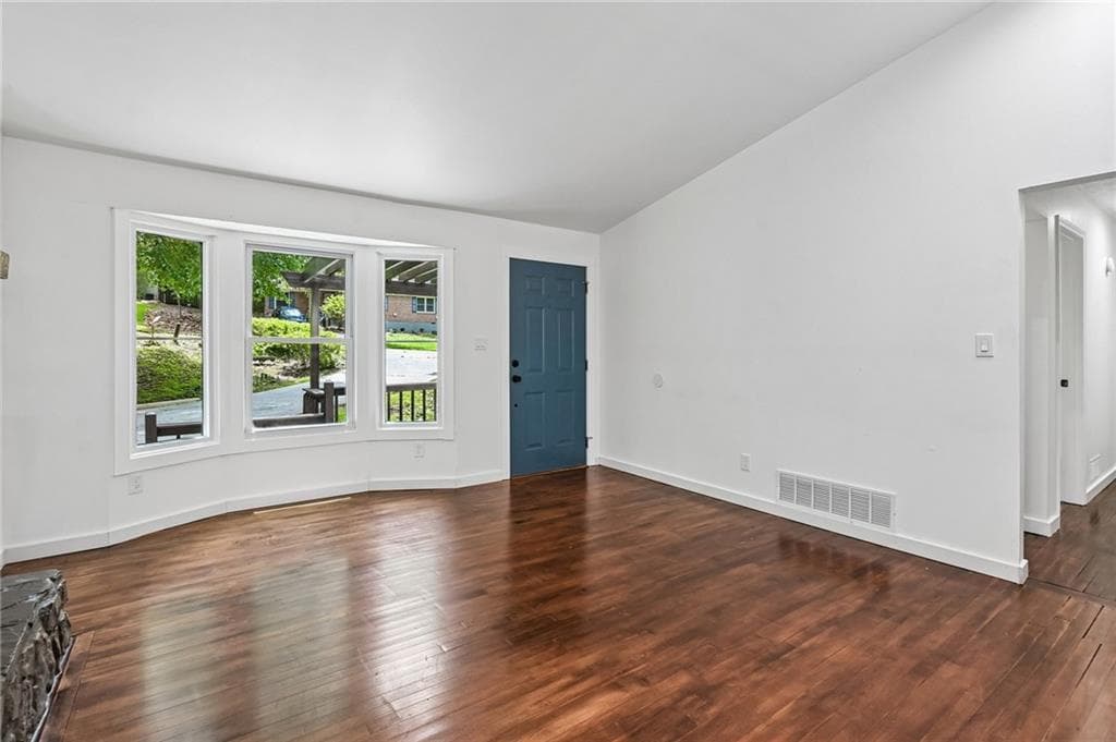 4 bedroom, 3 bathroom, 2,500 sq ft single family residence for sale at 2272 Vistamont Drive, Decatur, GA 30033 — photo 7