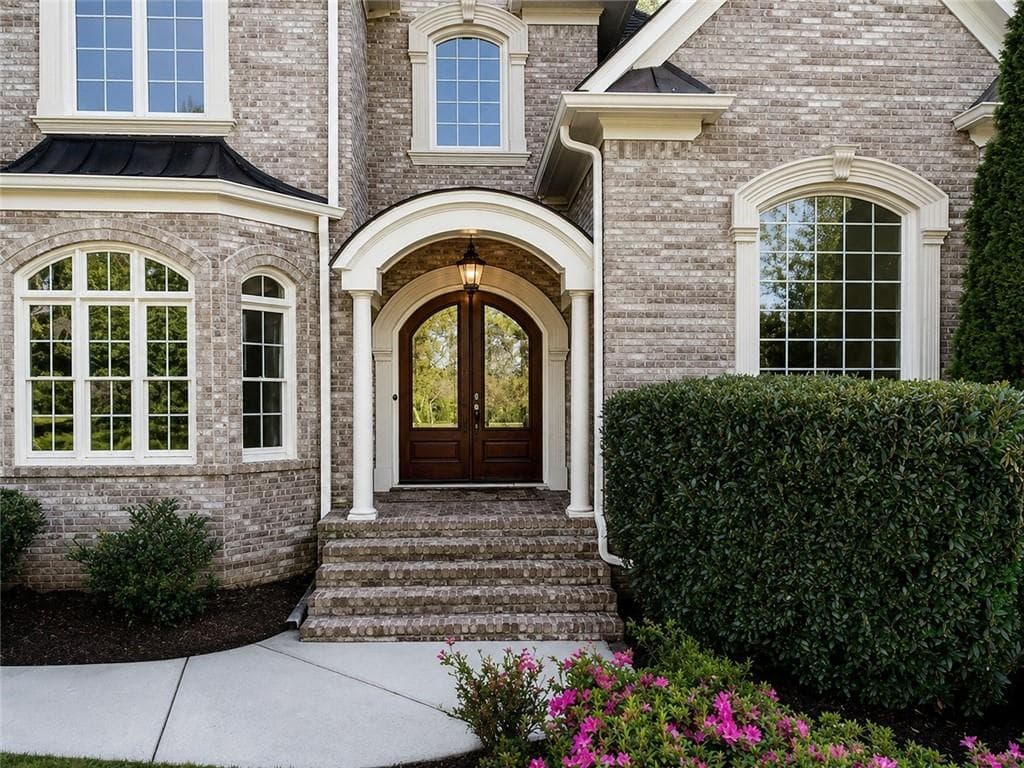 7 bedroom, 8 bathroom, 9,184 sq ft single family residence under contract at 207 Gold Leaf Lane, Canton, GA 30114 — photo 3