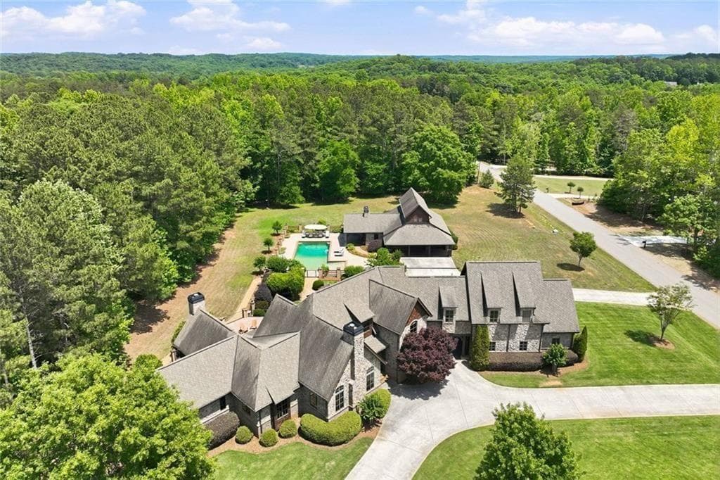 5 bedroom, 7 bathroom, 6,324 sq ft single family residence for sale at 605 Carriage Avenue, Jefferson, GA 30549 — photo 2