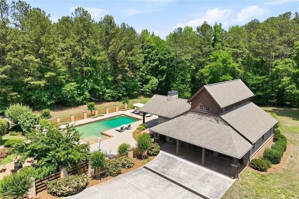 5 bedroom, 7 bathroom, 6,324 sq ft single family residence for sale at 605 Carriage Avenue, Jefferson, GA 30549 — photo 3