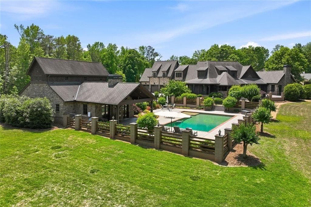 5 bedroom, 7 bathroom, 6,324 sq ft single family residence for sale at 605 Carriage Avenue, Jefferson, GA 30549 — photo 5