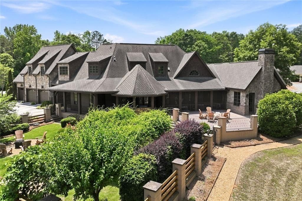 5 bedroom, 7 bathroom, 6,324 sq ft single family residence for sale at 605 Carriage Avenue, Jefferson, GA 30549 — photo 6