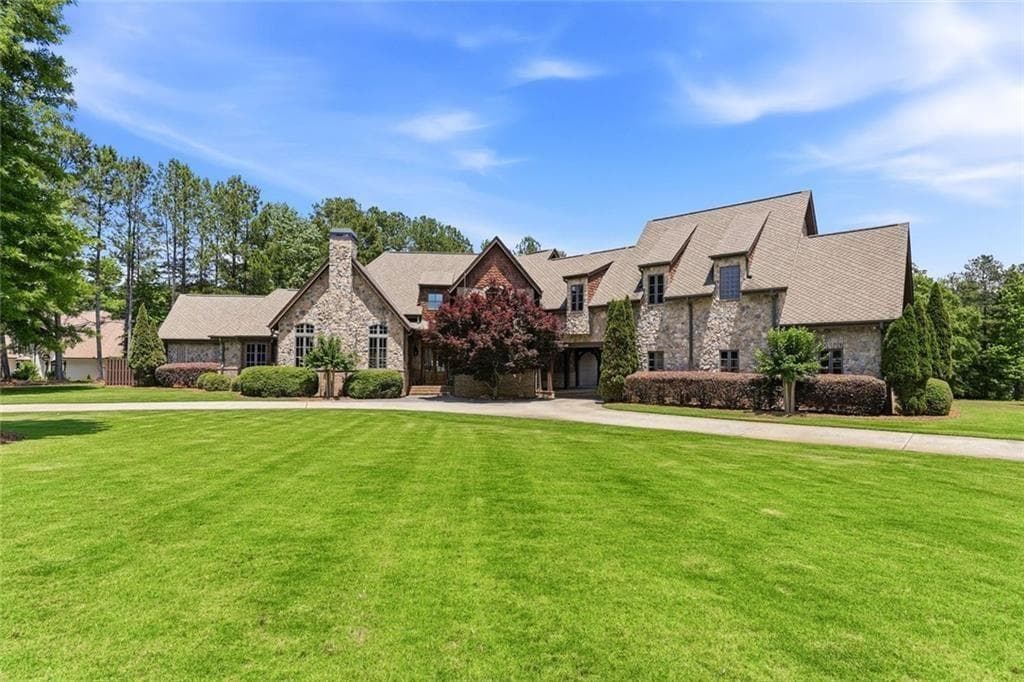 5 bedroom, 7 bathroom, 6,324 sq ft single family residence for sale at 605 Carriage Avenue, Jefferson, GA 30549 — photo 8