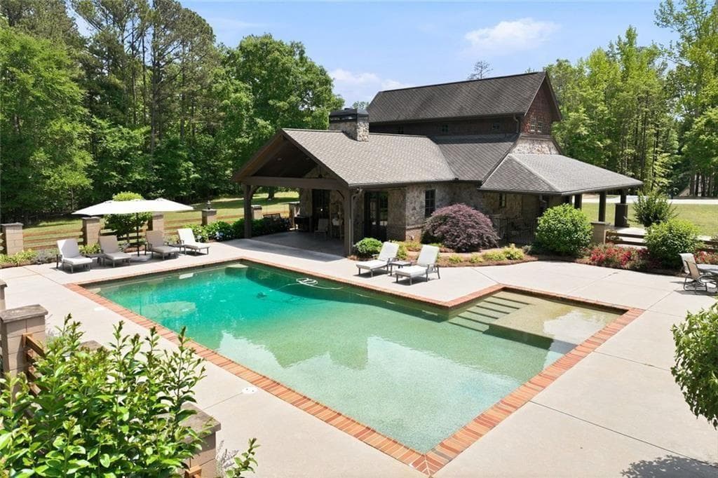 5 bedroom, 7 bathroom, 6,324 sq ft single family residence for sale at 605 Carriage Avenue, Jefferson, GA 30549 — photo 9