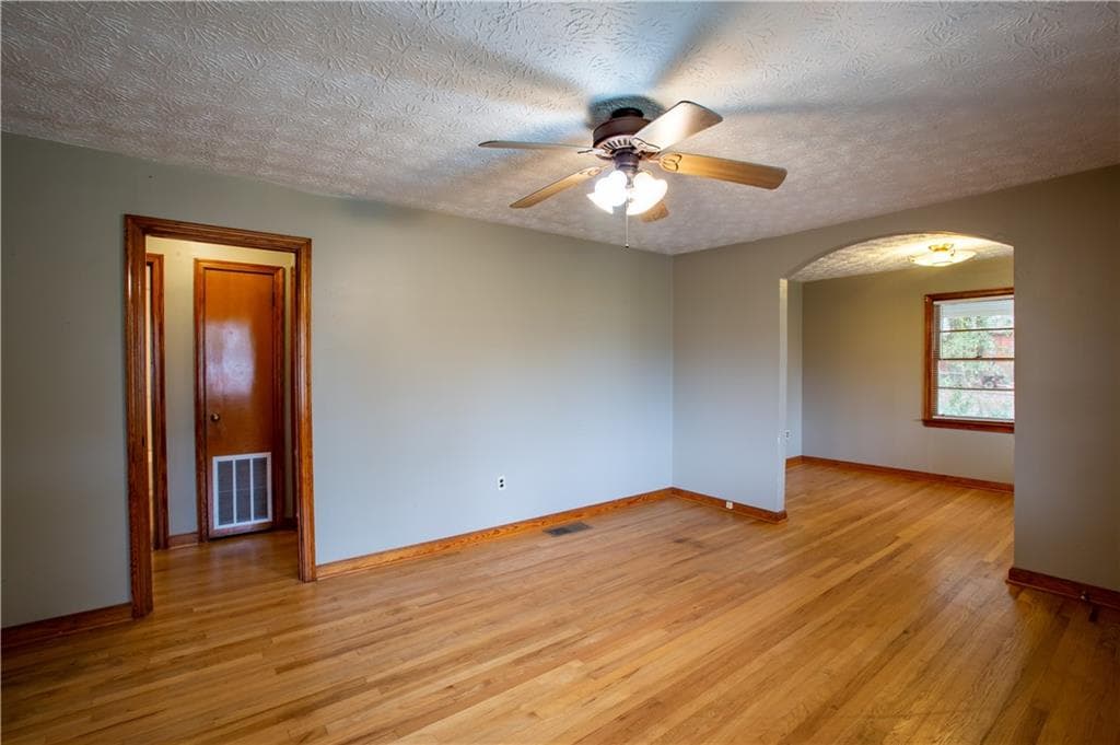 2 bedroom, 1 bathroom, 1,000 sq ft duplex for rent at 133 Nelson Street B, Monroe, GA 30655 for $1,475 a month — photo 6