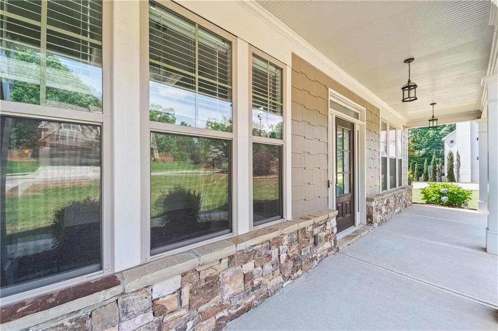 5 bedroom, 4 bathroom, 3,822 sq ft single family residence under contract at 5930 Mount Laurel Walk, Flowery Branch, GA 30542 — photo 5
